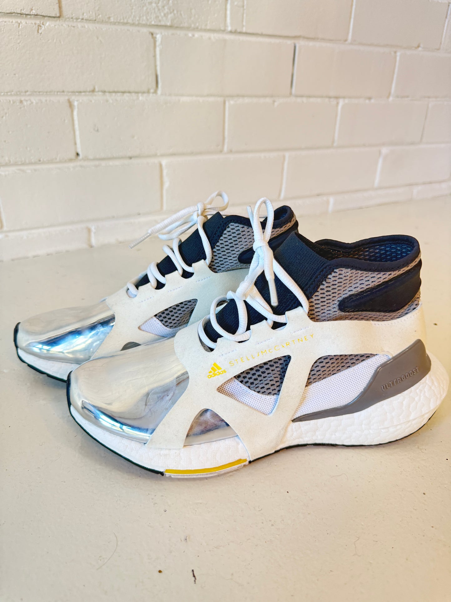 Adidas x Stella McCartney Ultraboost Silver-Toe Sneakers – Women’s US 7, Like New