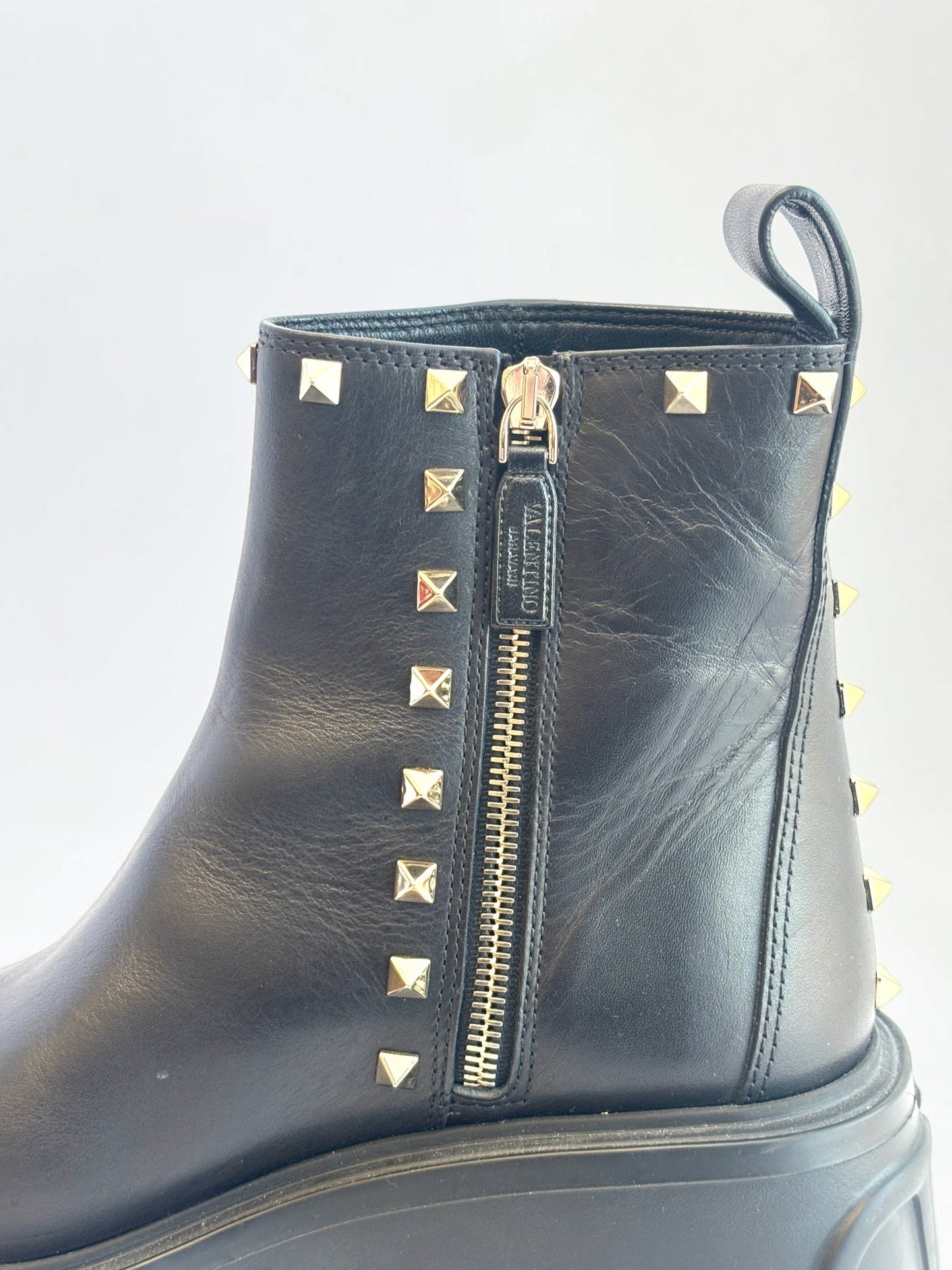 Valentino Garavani Uniqueform rockstud black boots 38