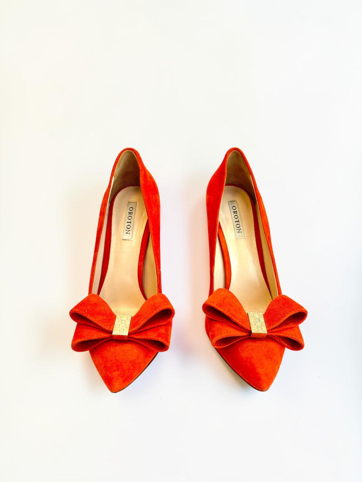 Oroton Sepia Suede Bow Pumps Chilli 36