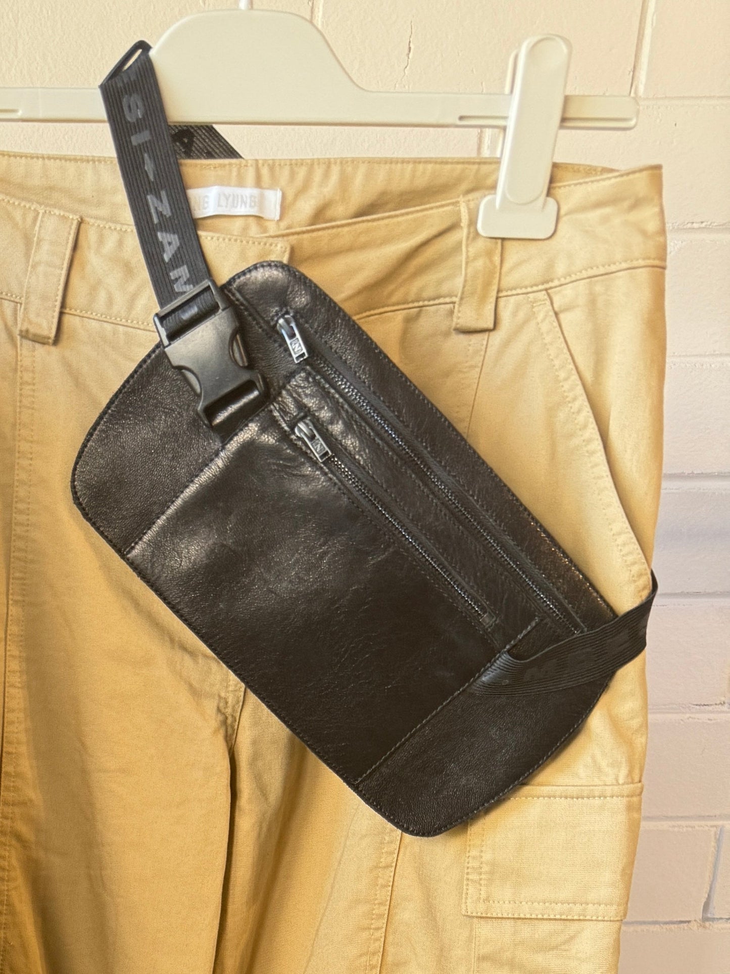 Zambesi Black Leather Waist Bag – Stretch Logo Strap Crossbody Belt Bag, Like New