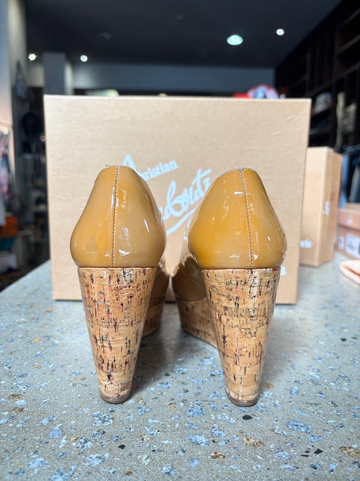 Christian Louboutin Une Plume Cork Wedge Pumps Nude Patent Leather – EU 37 – Platform Designer Heels Red 