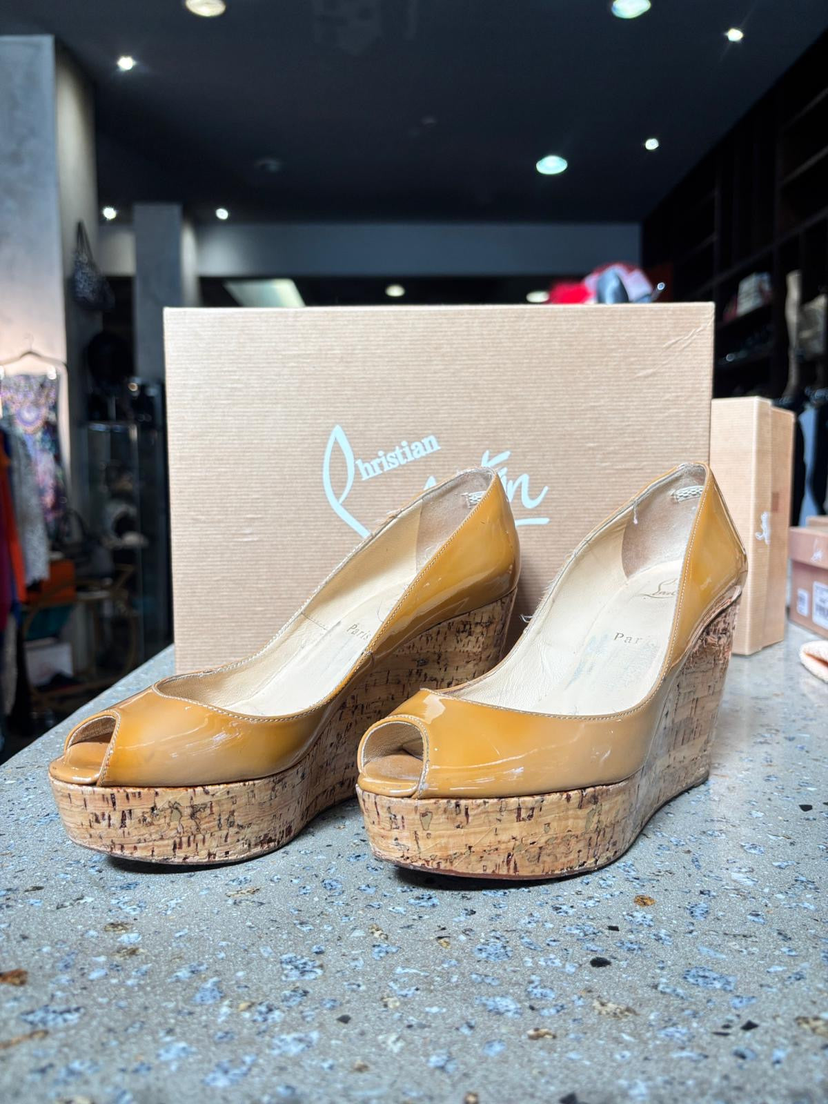 Christian Louboutin Une Plume Cork Wedge Pumps Nude Patent Leather – EU 37 – Platform Designer Heels Red 