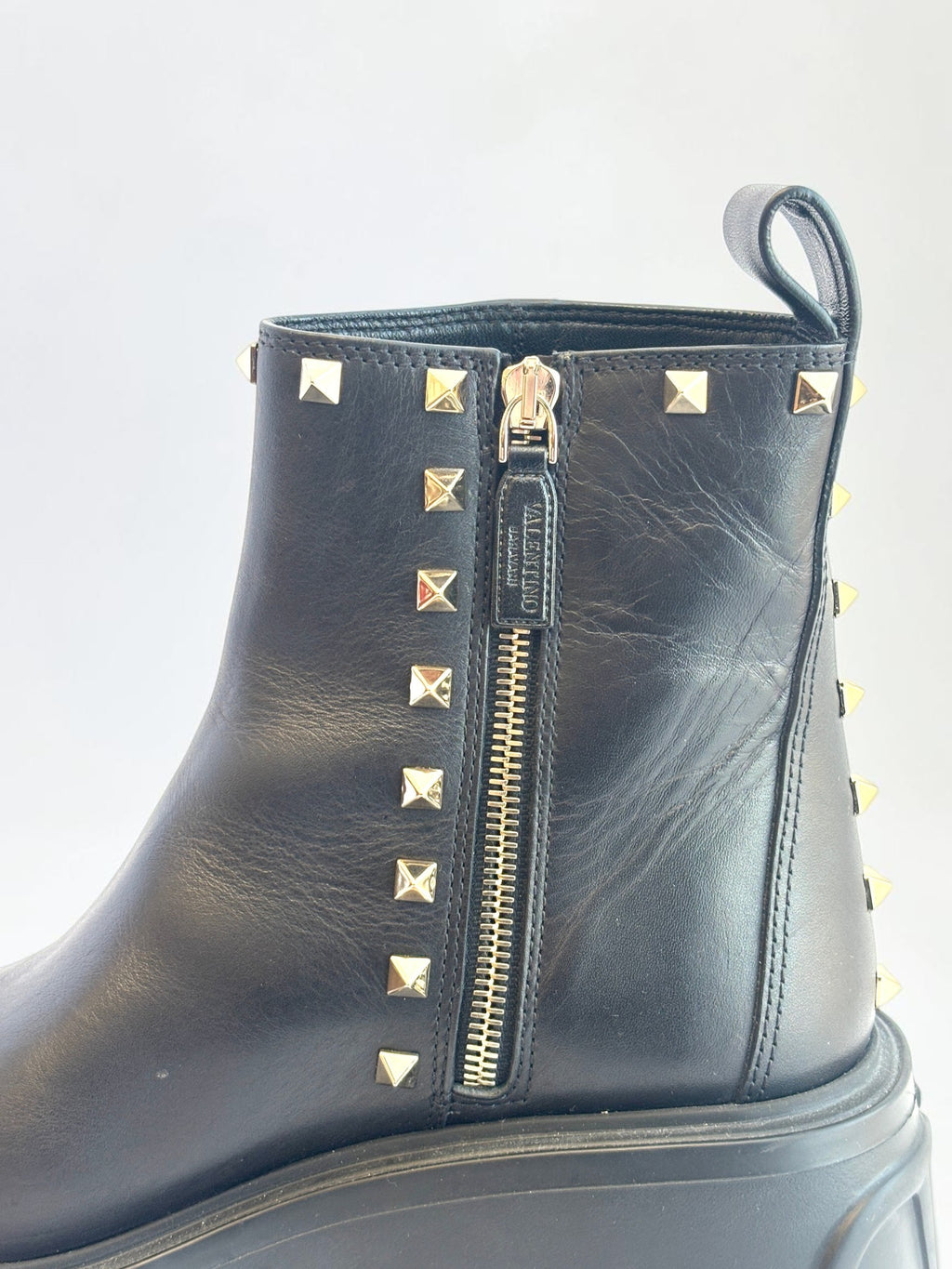 Valentino Garavani Uniqueform rockstud black boots 38