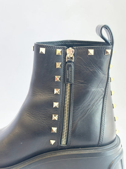 Valentino Garavani Uniqueform rockstud black boots 38