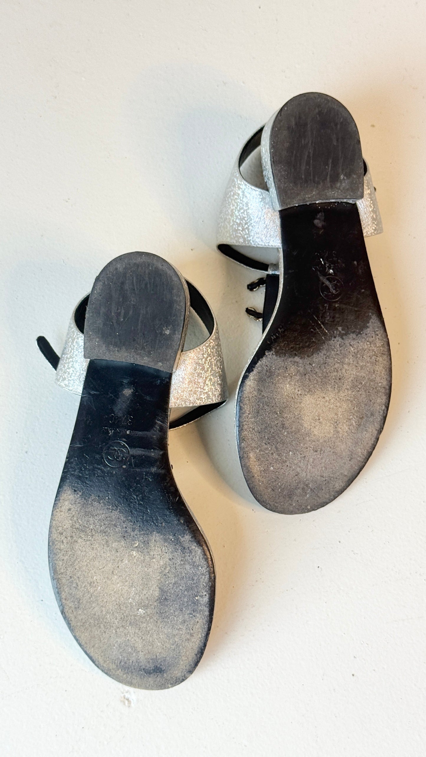 Chanel CC Chain Glitter Leather Thong Sandals – Silver & Black- Size 37C