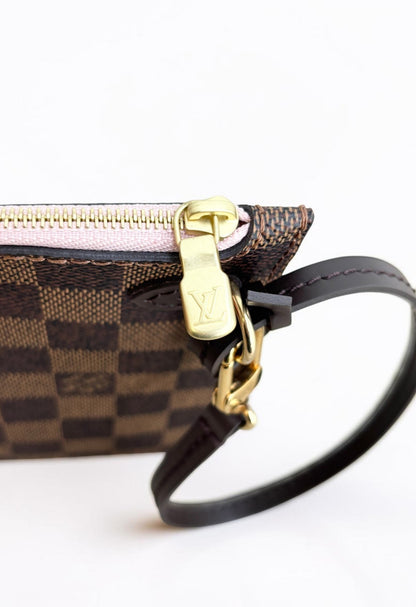 Louis Vuitton Neverfull Pochette — Damier Ebene / Rose Ballerine