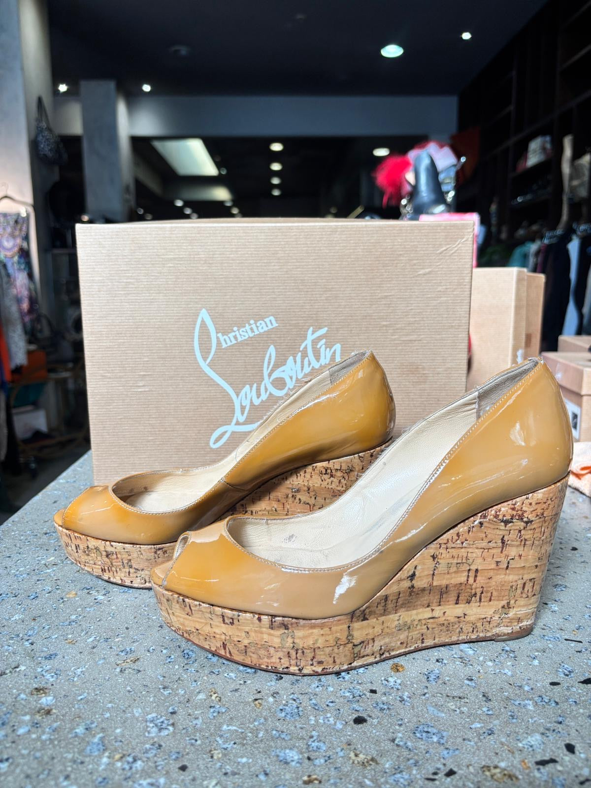 Christian Louboutin Une Plume Cork Wedge Pumps Nude Patent Leather – EU 37 – Platform Designer Heels Red 