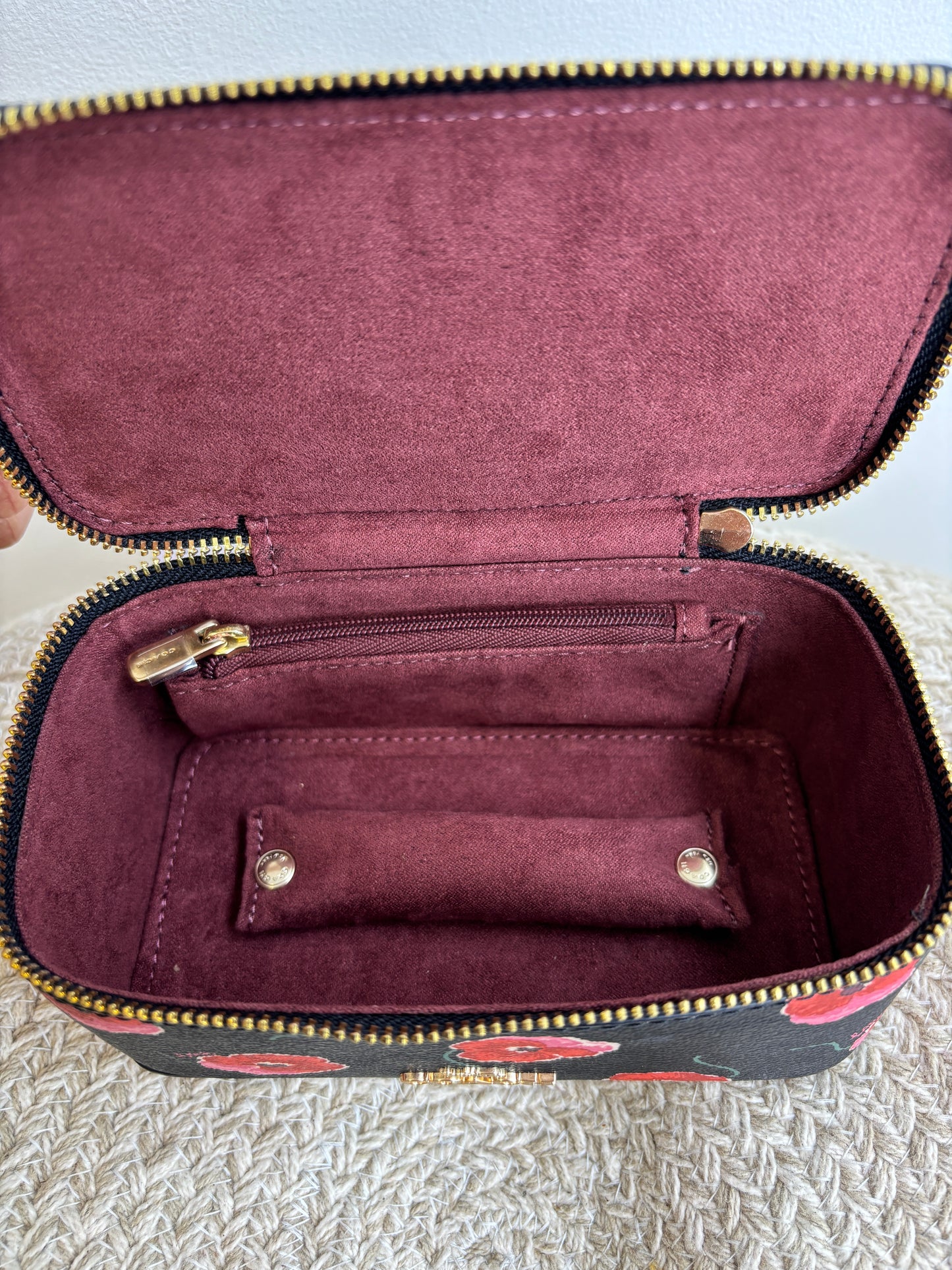 Coach Jewellery Case with Poppy Print Black Large Travel Zip Gold CDC13