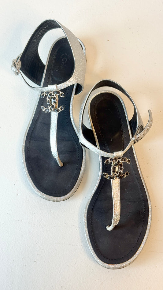 Chanel CC Chain Glitter Leather Thong Sandals – Silver & Black- Size 37C