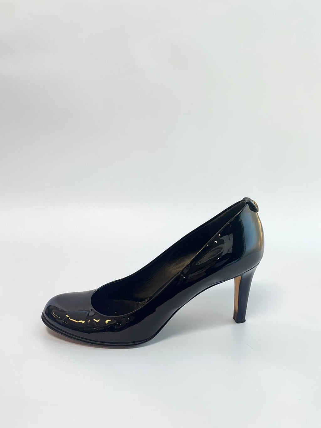 Gucci black patent leather pumps, detail view of heel