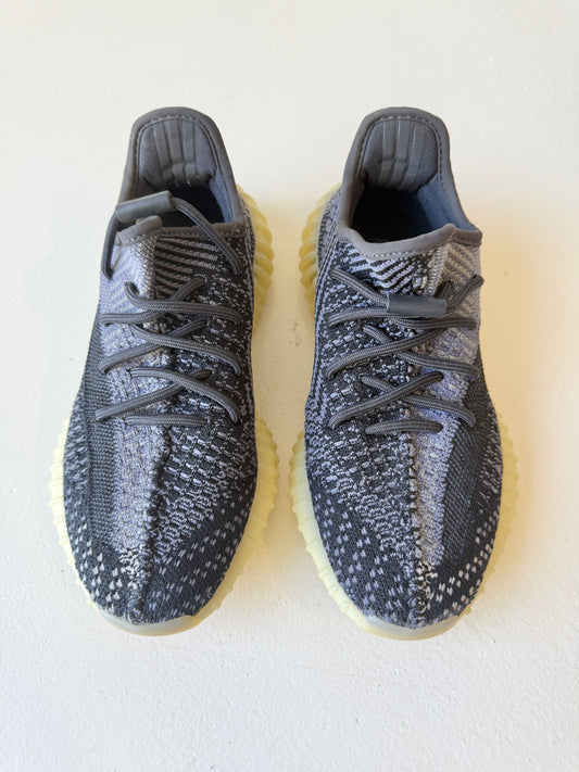Adidas x Yeezy Boost 350 V2 in Carbon